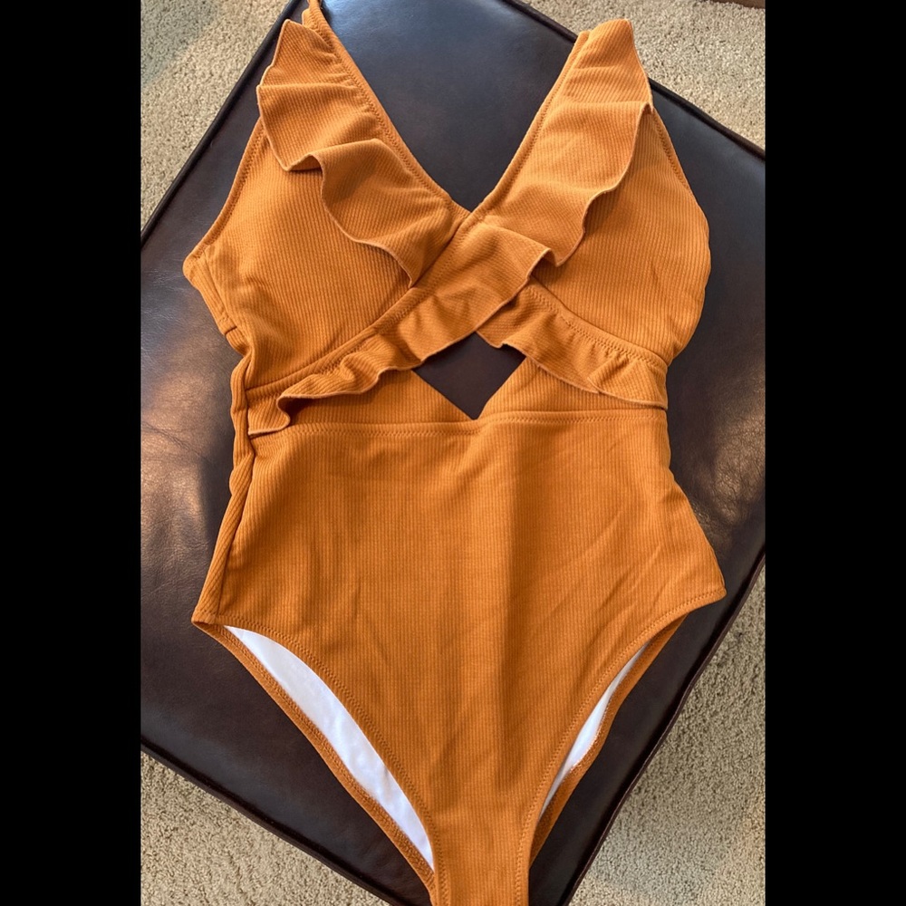Cupshe Keyhole One Piece - NWOT